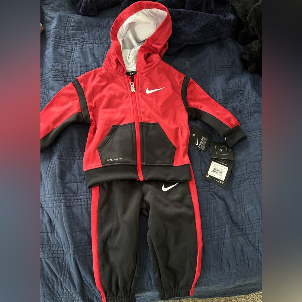 NWT Nike Dri-Fit sweatsuit